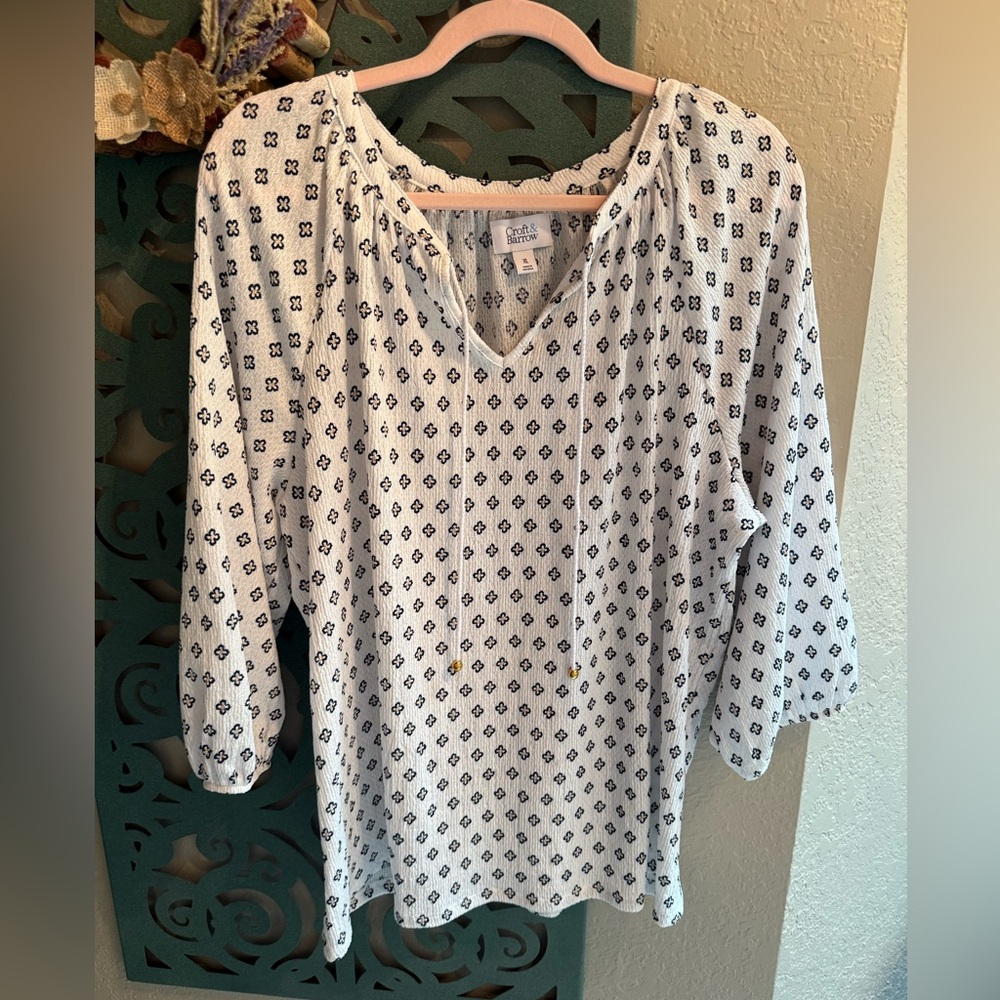 Croft & Barrow White and Black Patterned Blouse